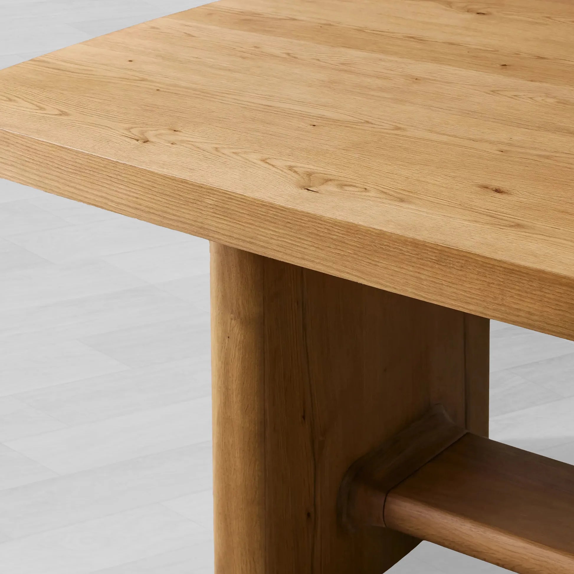 Redding Extending Dining Table in Oak Wood with Two Self-Storing Leaves
