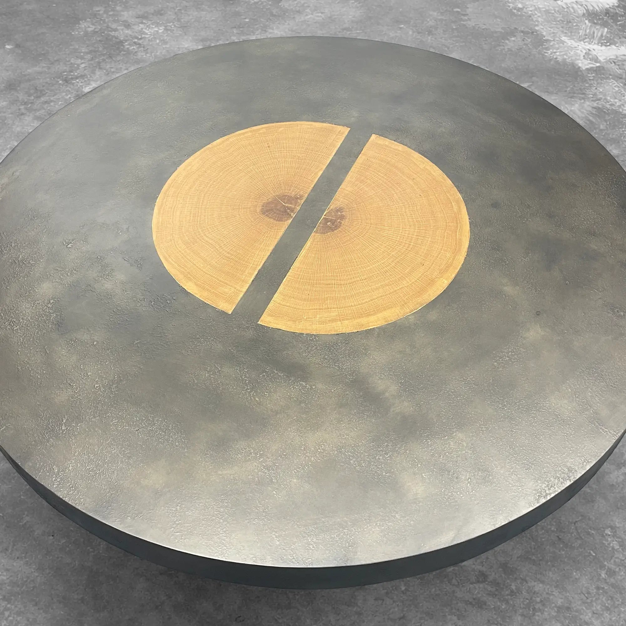 Reclaimed Yukas Wood Acacius Round Dining Table